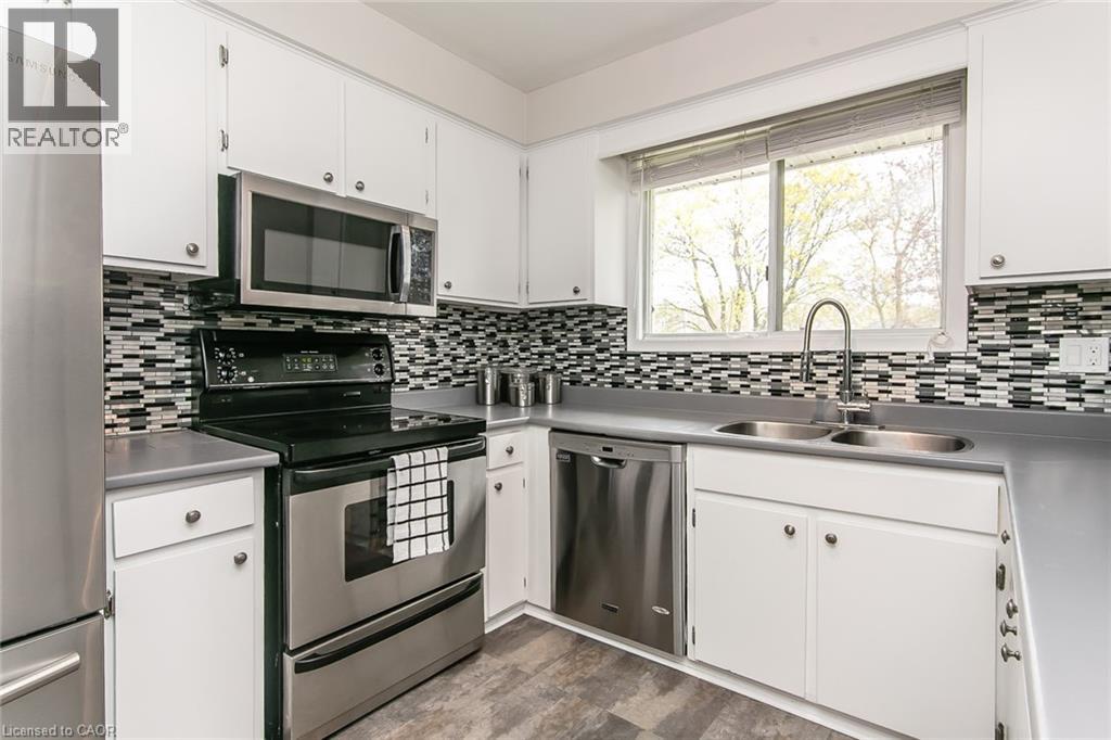 34 BLACKHORNE Crescent, Kitchener, Ontario, N2E1T1 — Photo 10