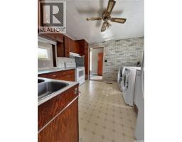 Dining nook - 604 Sussex Avenue, Esterhazy, SK S0A0X0 Photo 7