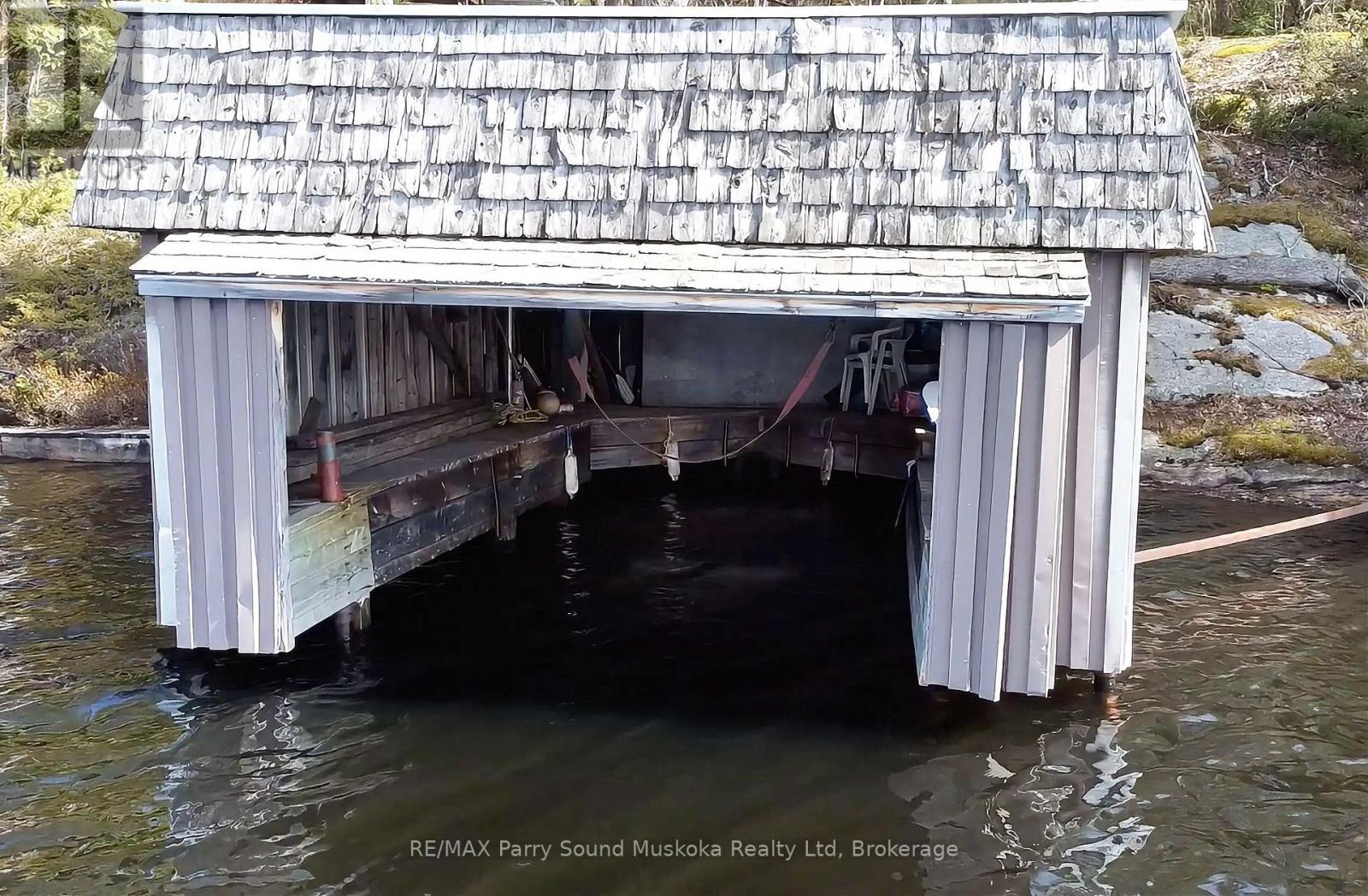 55 HEALEY LAKE WATER - 40