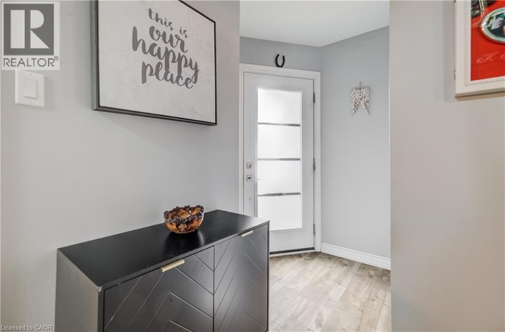 101 ESSEX POINT Drive, Cambridge, Ontario, N1T1W6 — Photo 4