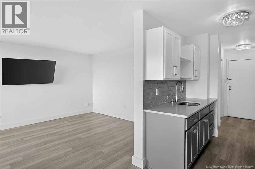 #511 310 Woodward Avenue - 10