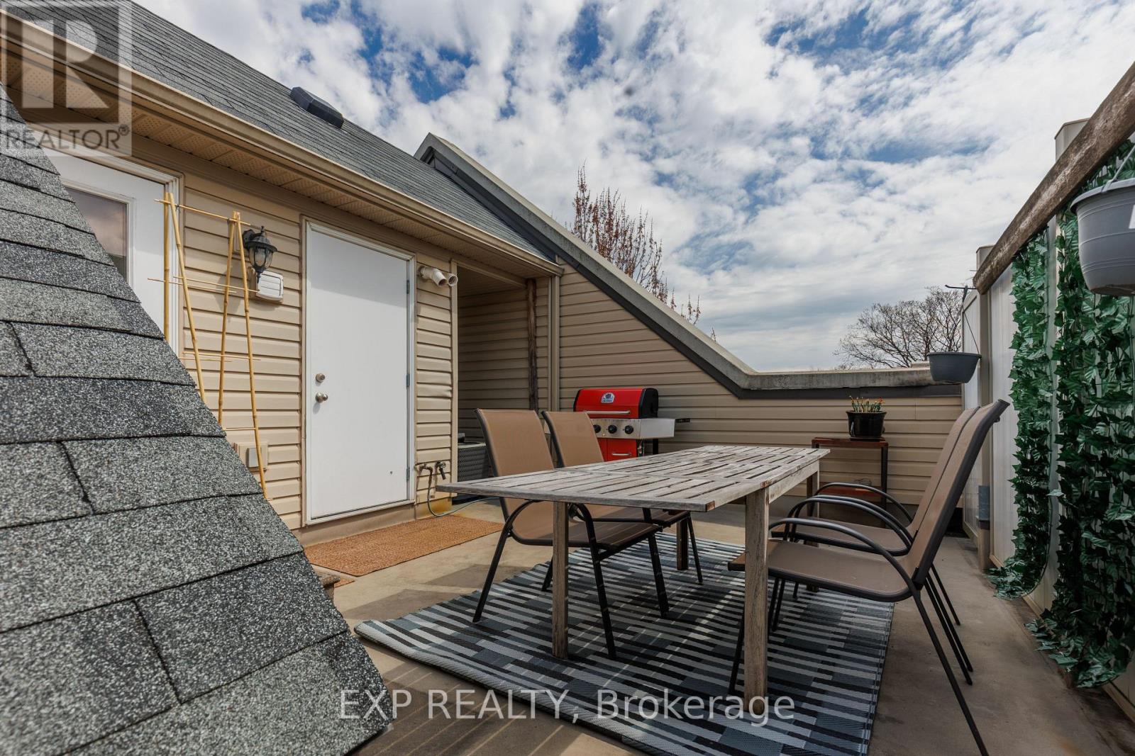 #5 88 MUNRO STREET - 37