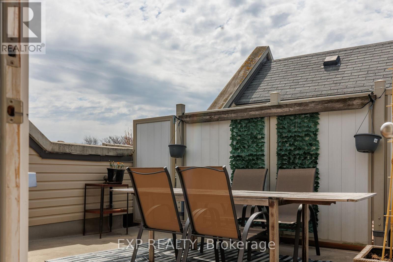 #5 88 MUNRO STREET - 33