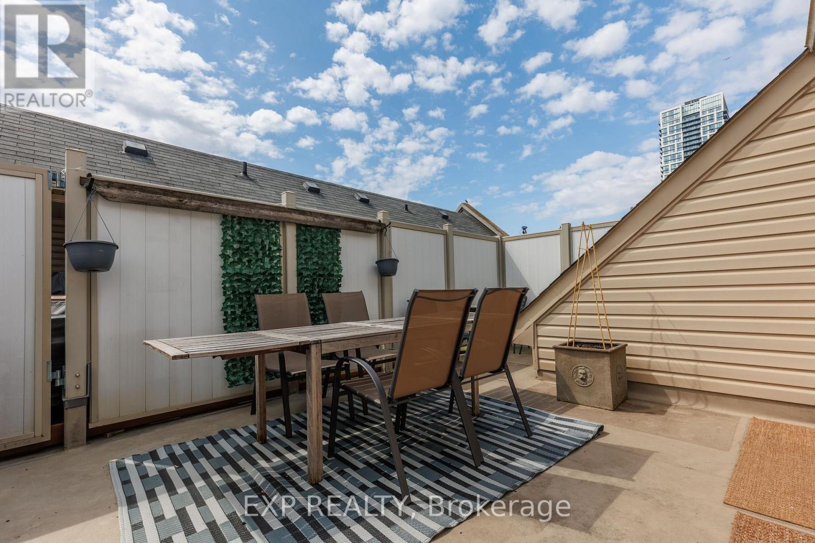 #5 88 MUNRO STREET - 36