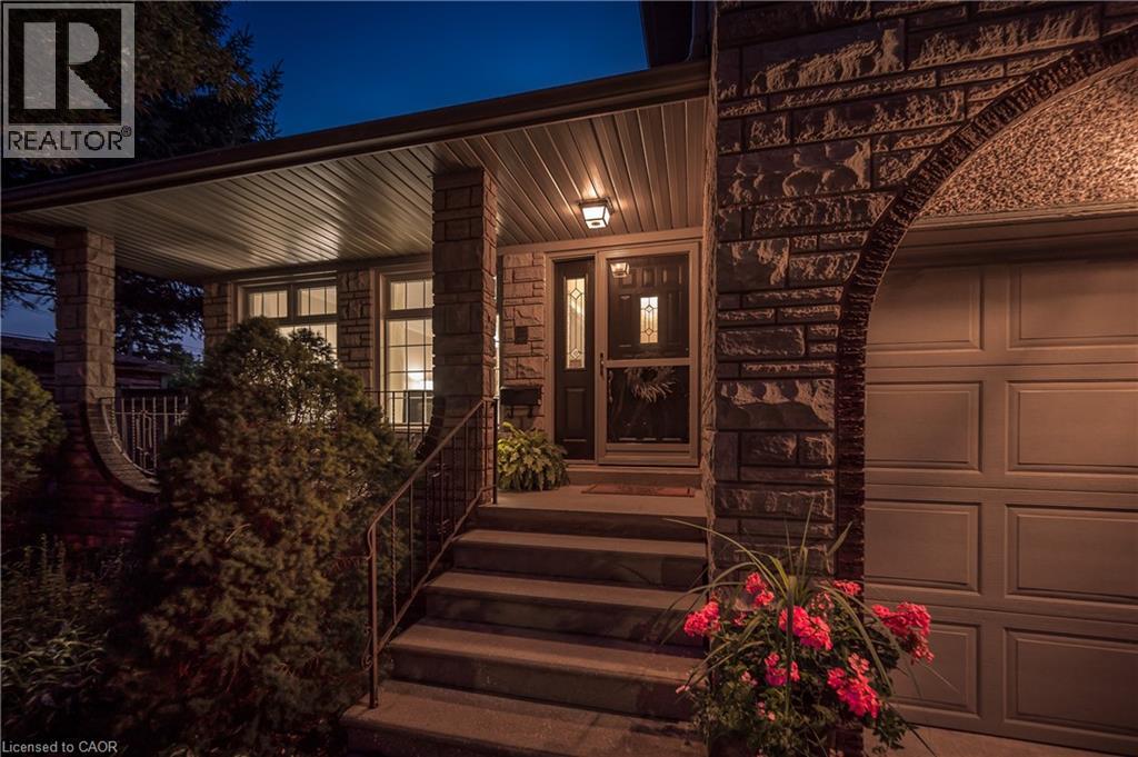 248 APPLEVALE Court, Burlington, Ontario, L7L2B9 — Photo 4