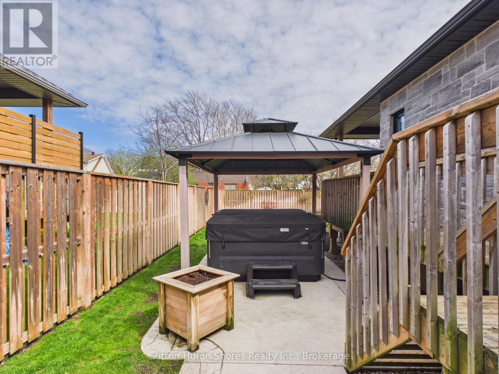 345 RAY STREET - 27