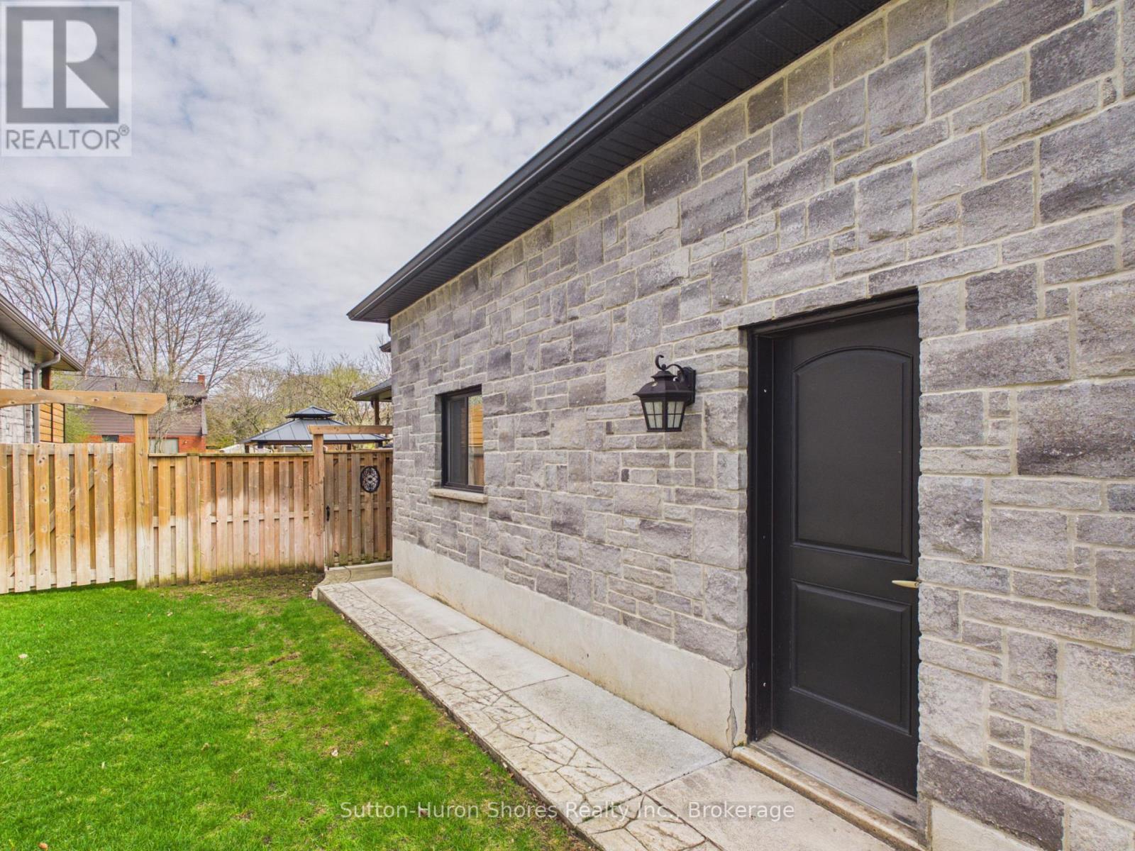 345 RAY STREET - 4