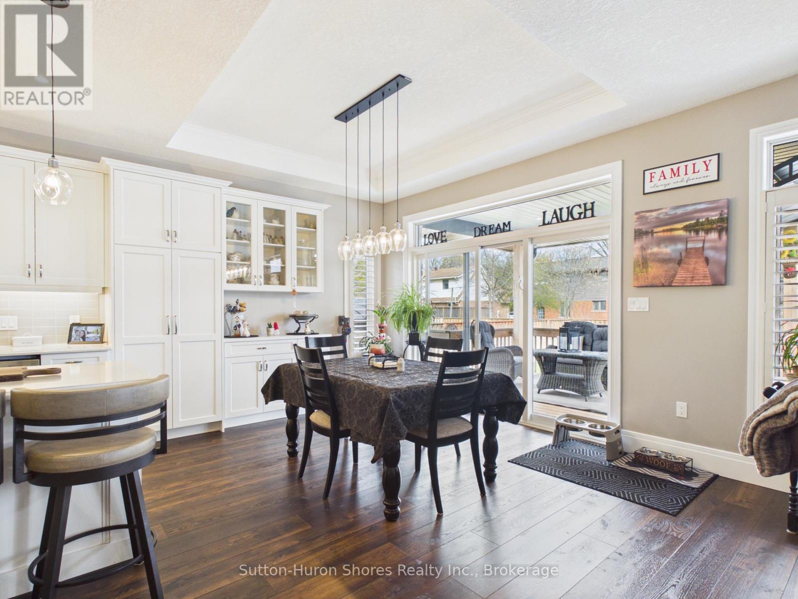 345 RAY STREET - 8