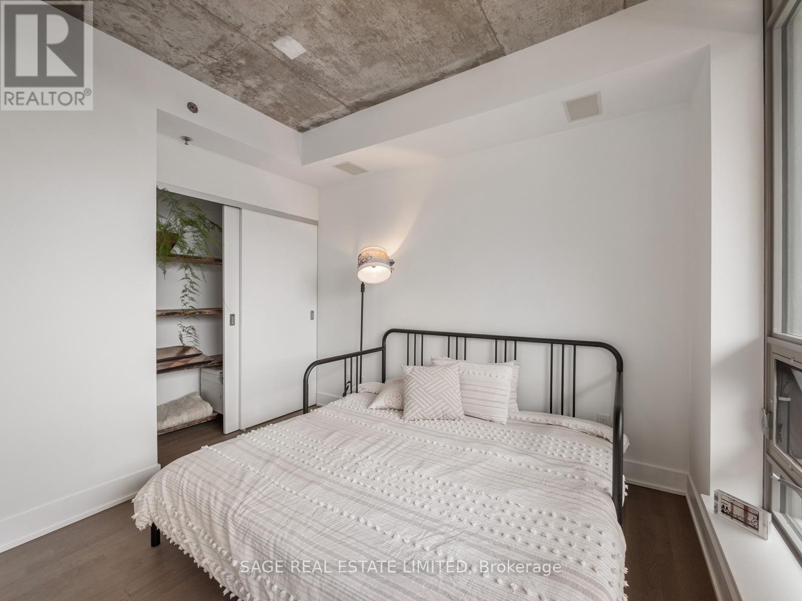 #411 630 QUEEN EAST STREET - 27