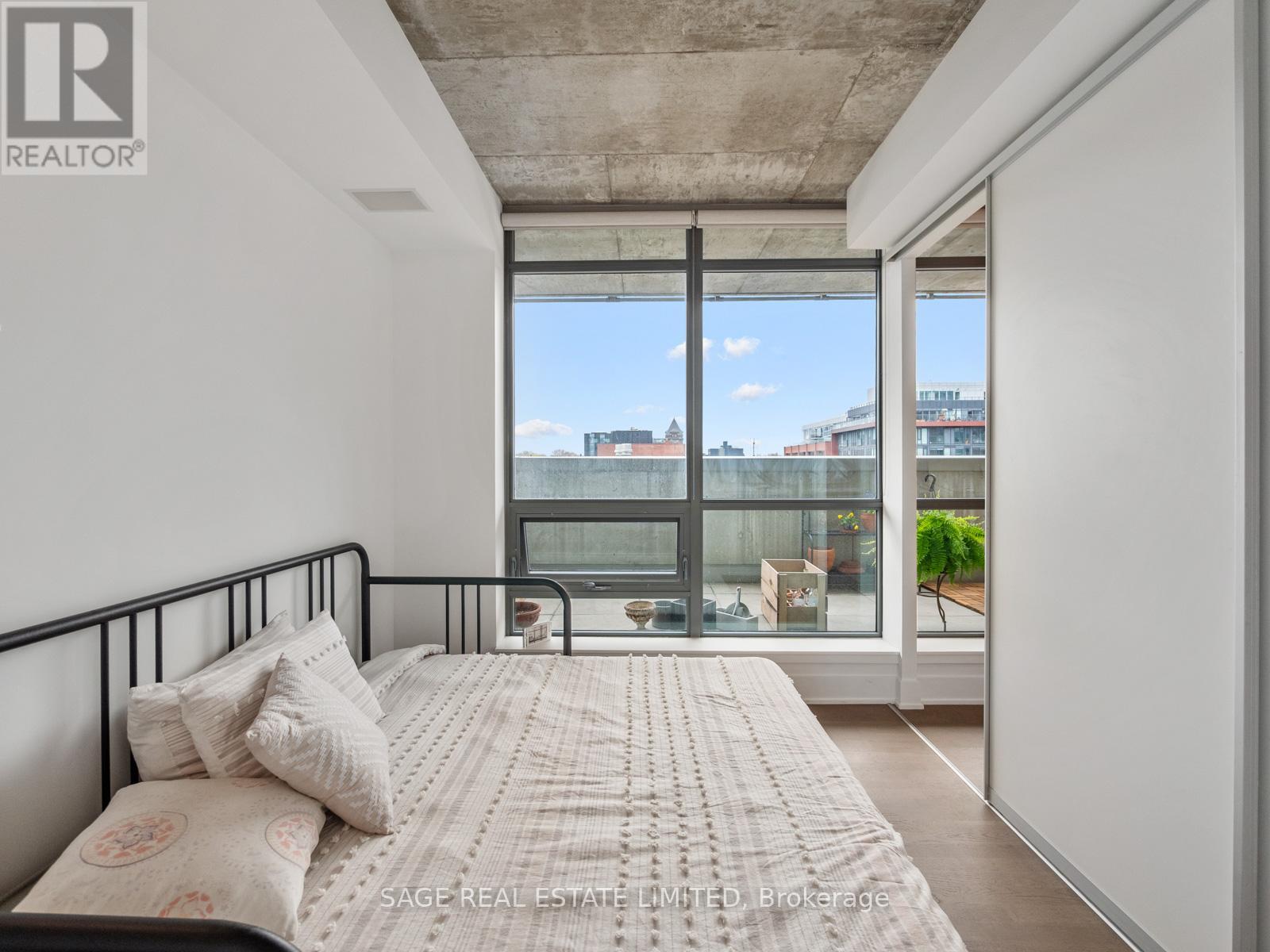 #411 630 QUEEN EAST STREET - 30