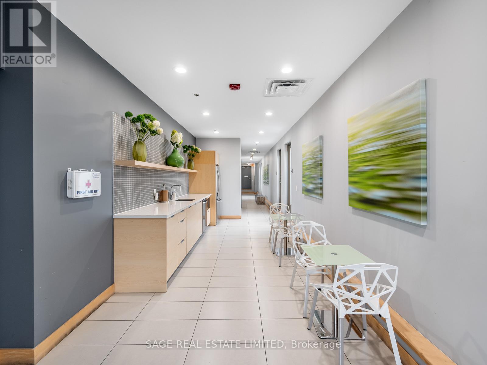 #411 630 QUEEN EAST STREET - 44