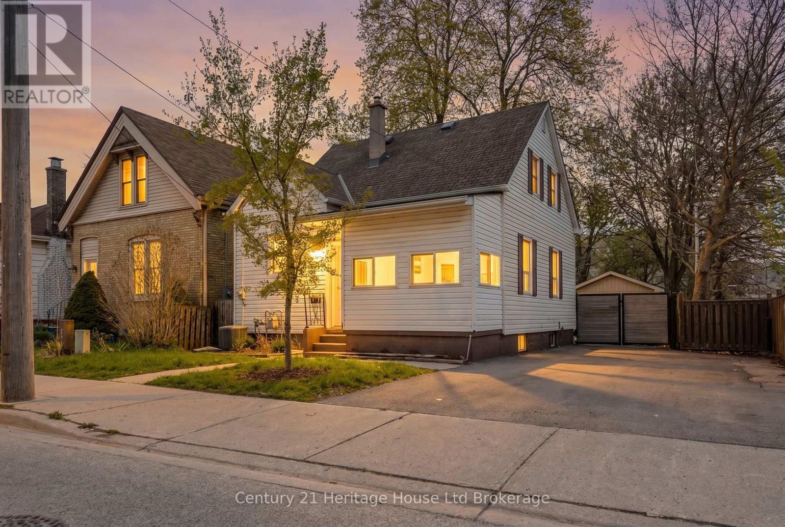 1098 FRANCES STREET - 1