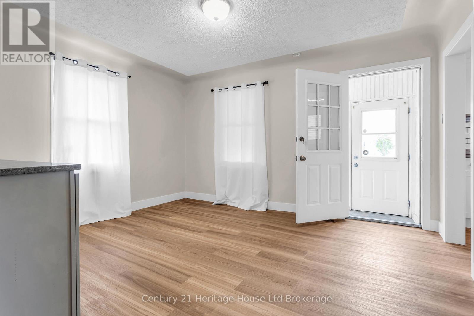1098 FRANCES STREET - 11