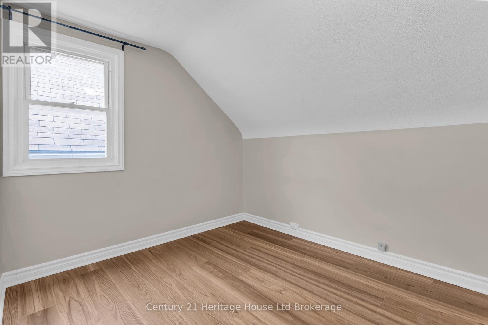 1098 FRANCES STREET - 12