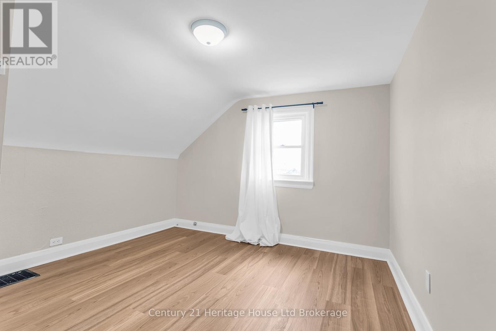 1098 FRANCES STREET - Image 13
