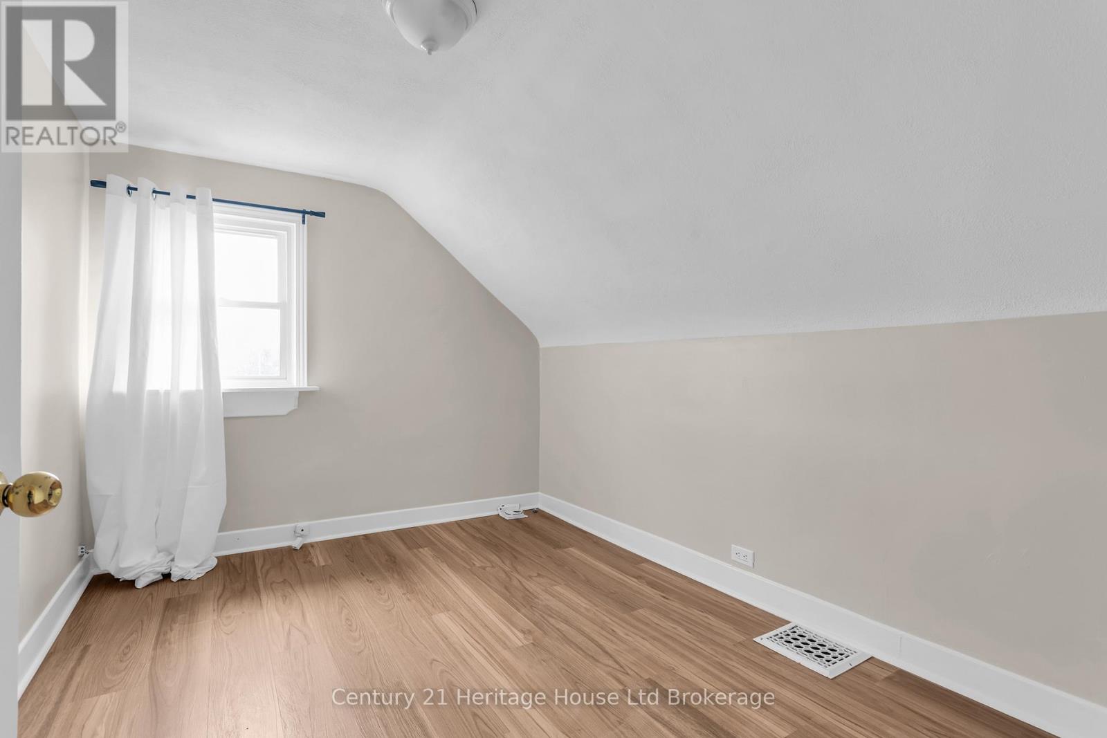 1098 FRANCES STREET - 14