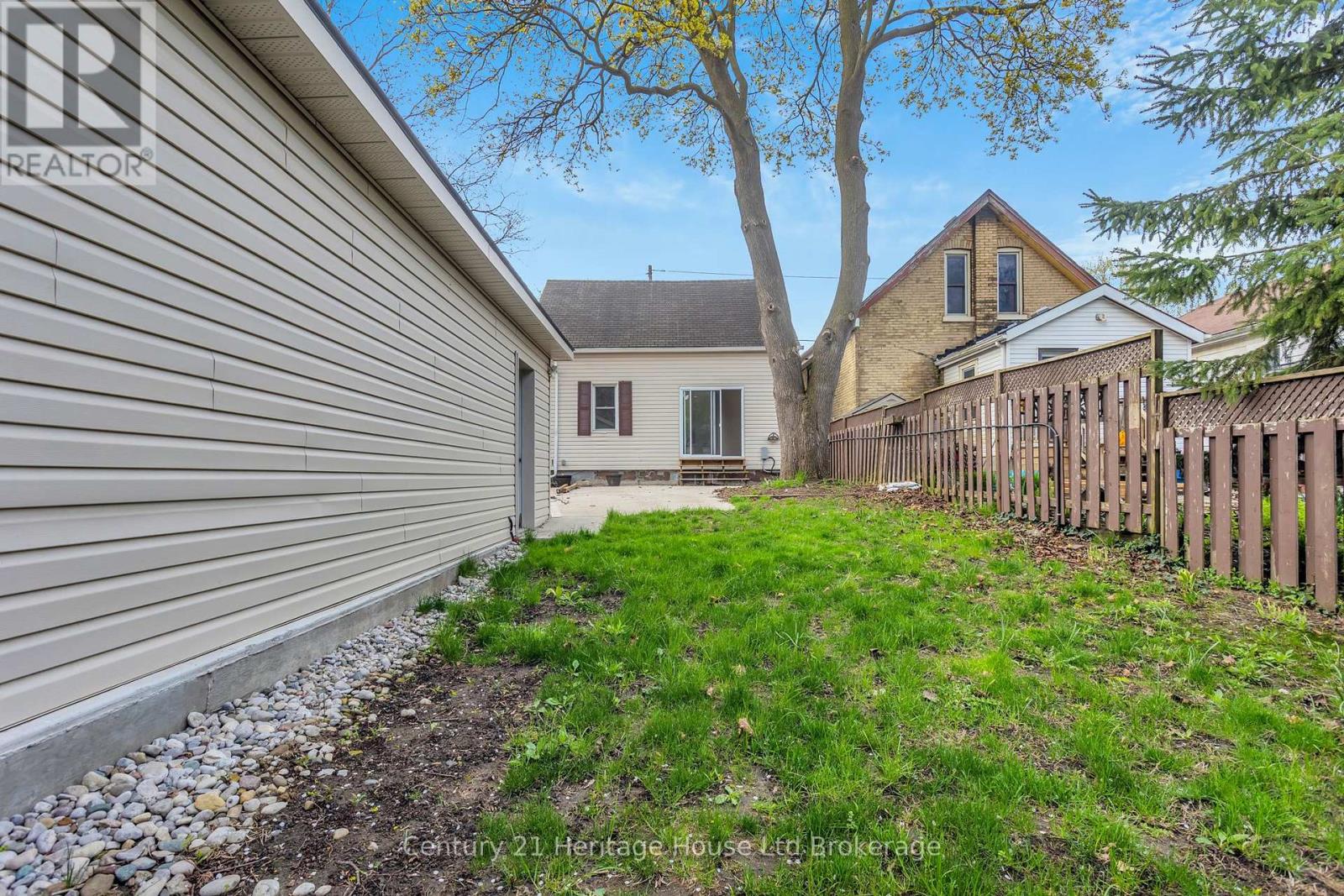1098 FRANCES STREET - Image 19