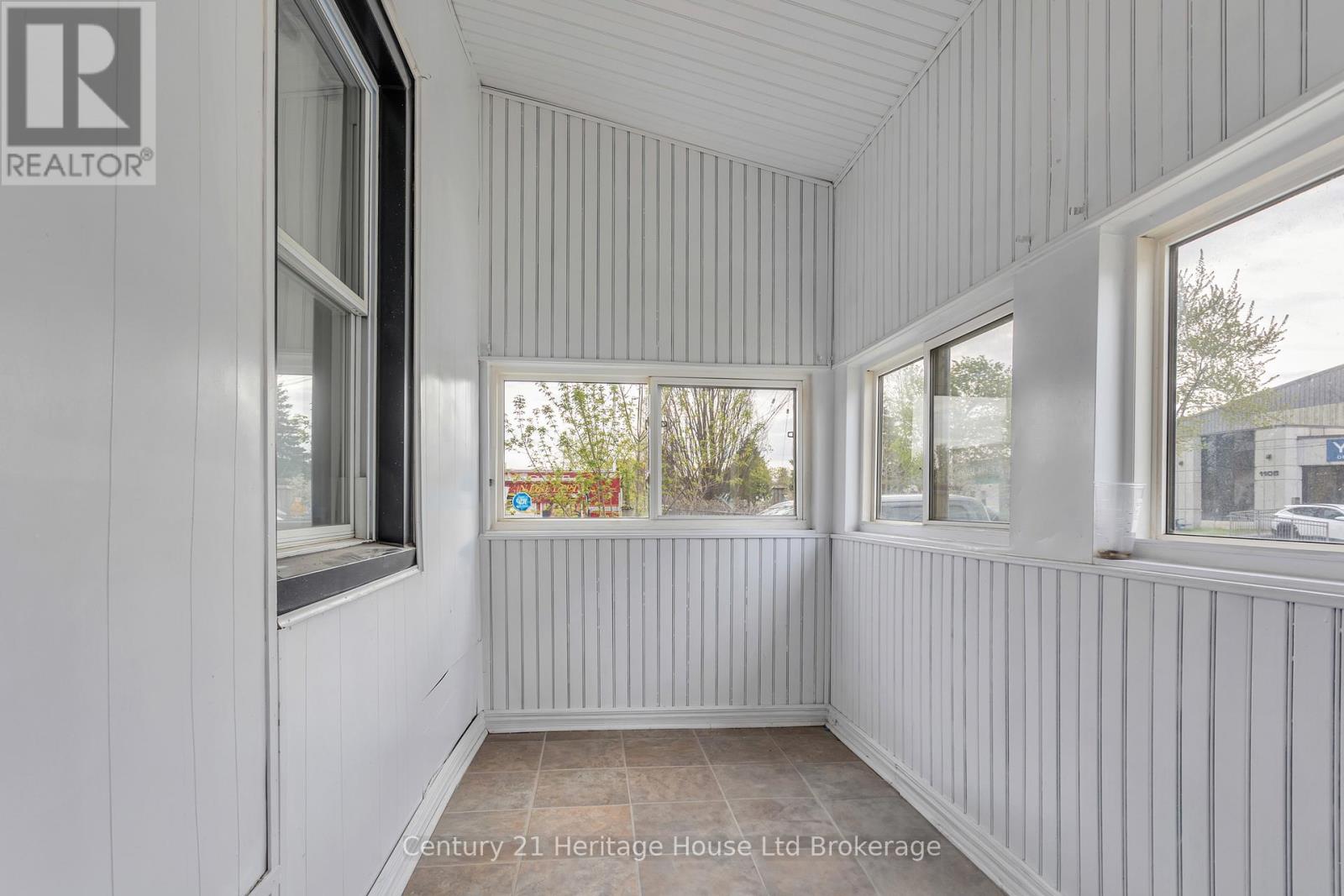 1098 FRANCES STREET - 24