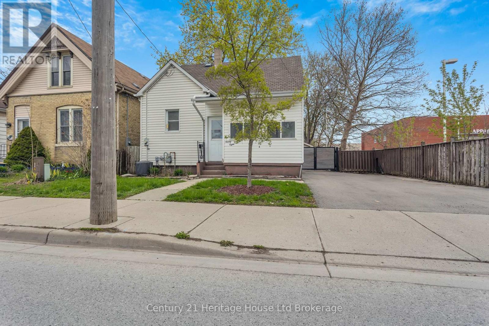 1098 FRANCES STREET - 26