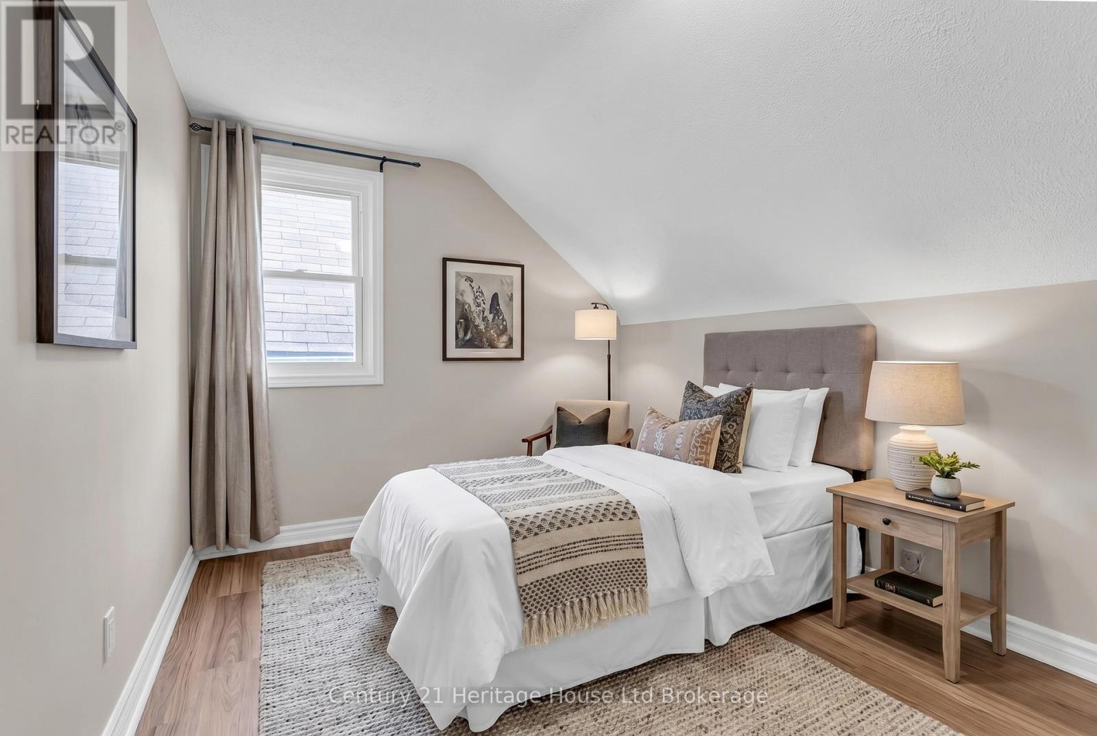 1098 FRANCES STREET - 31