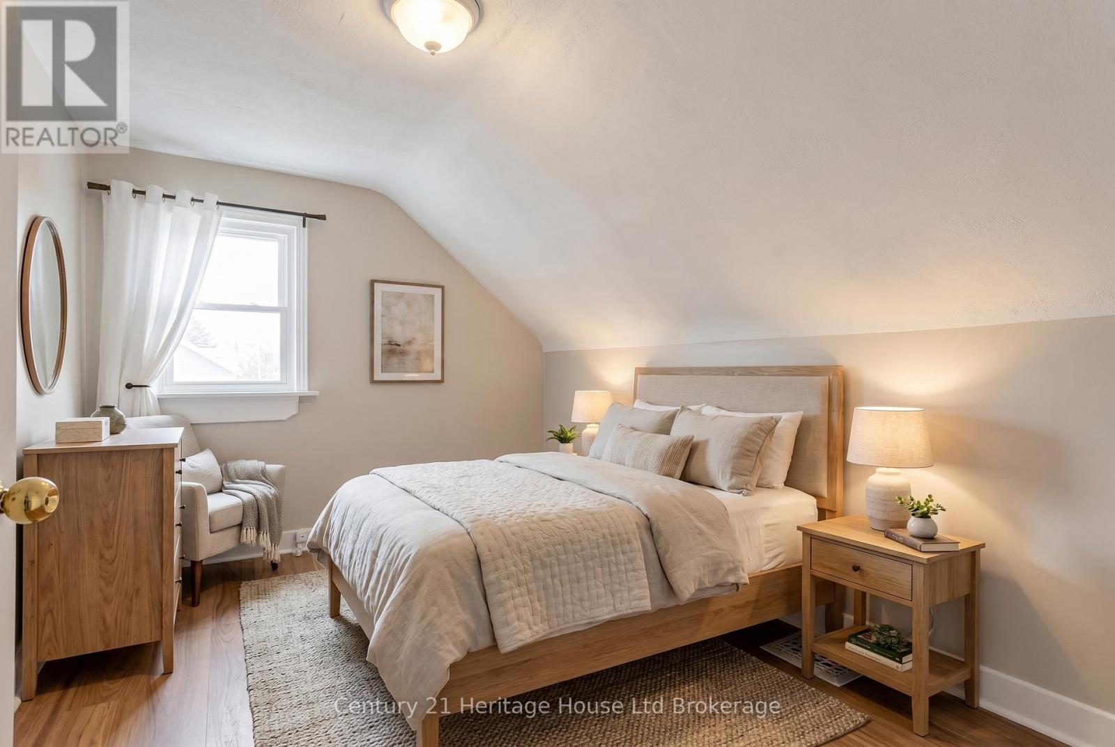 1098 FRANCES STREET - 32