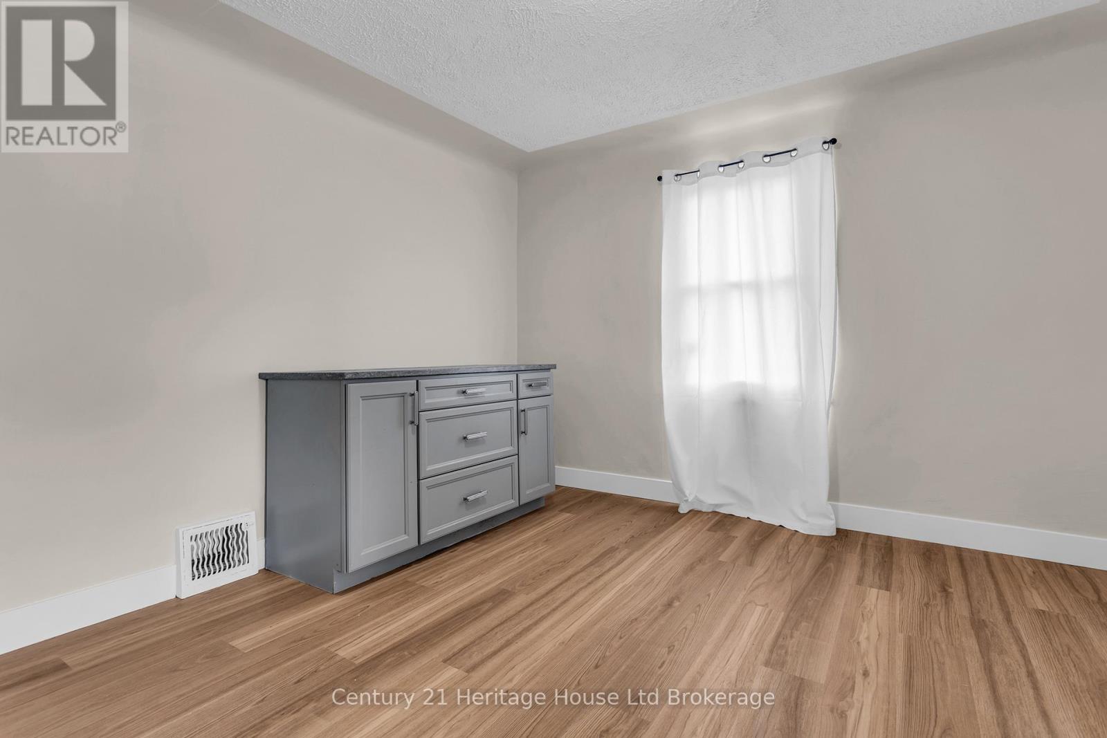 1098 FRANCES STREET - 6