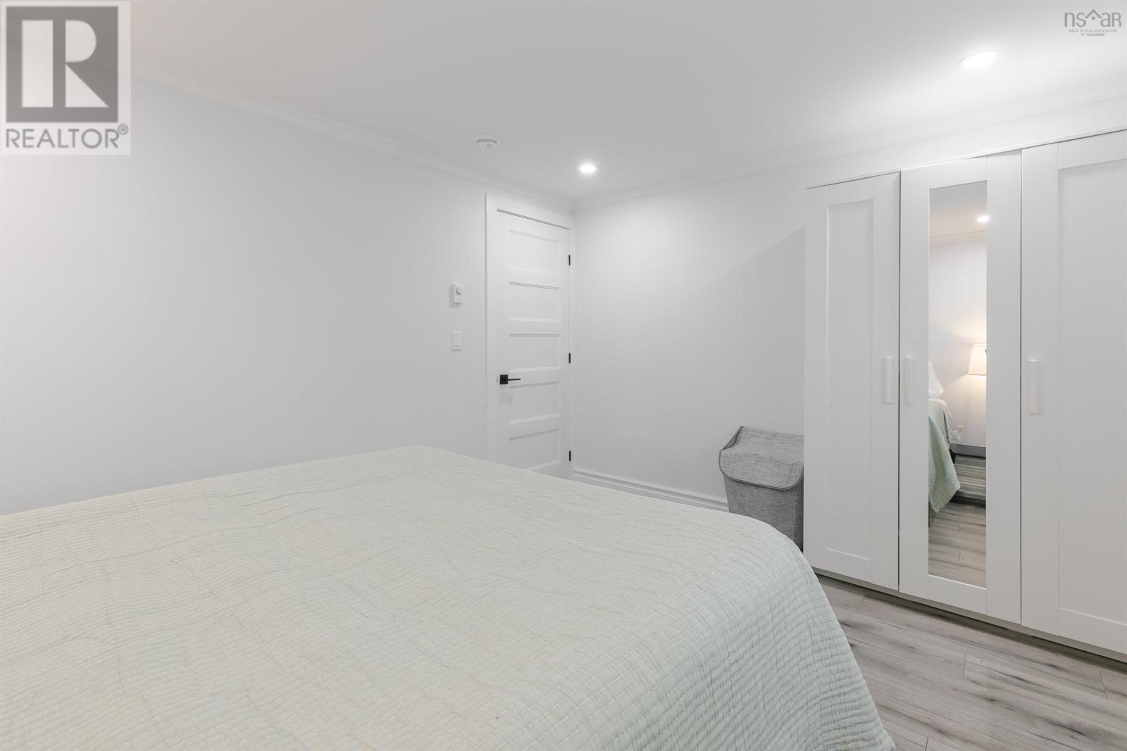 Property 23 of 39 of 18 Commodore Avenue