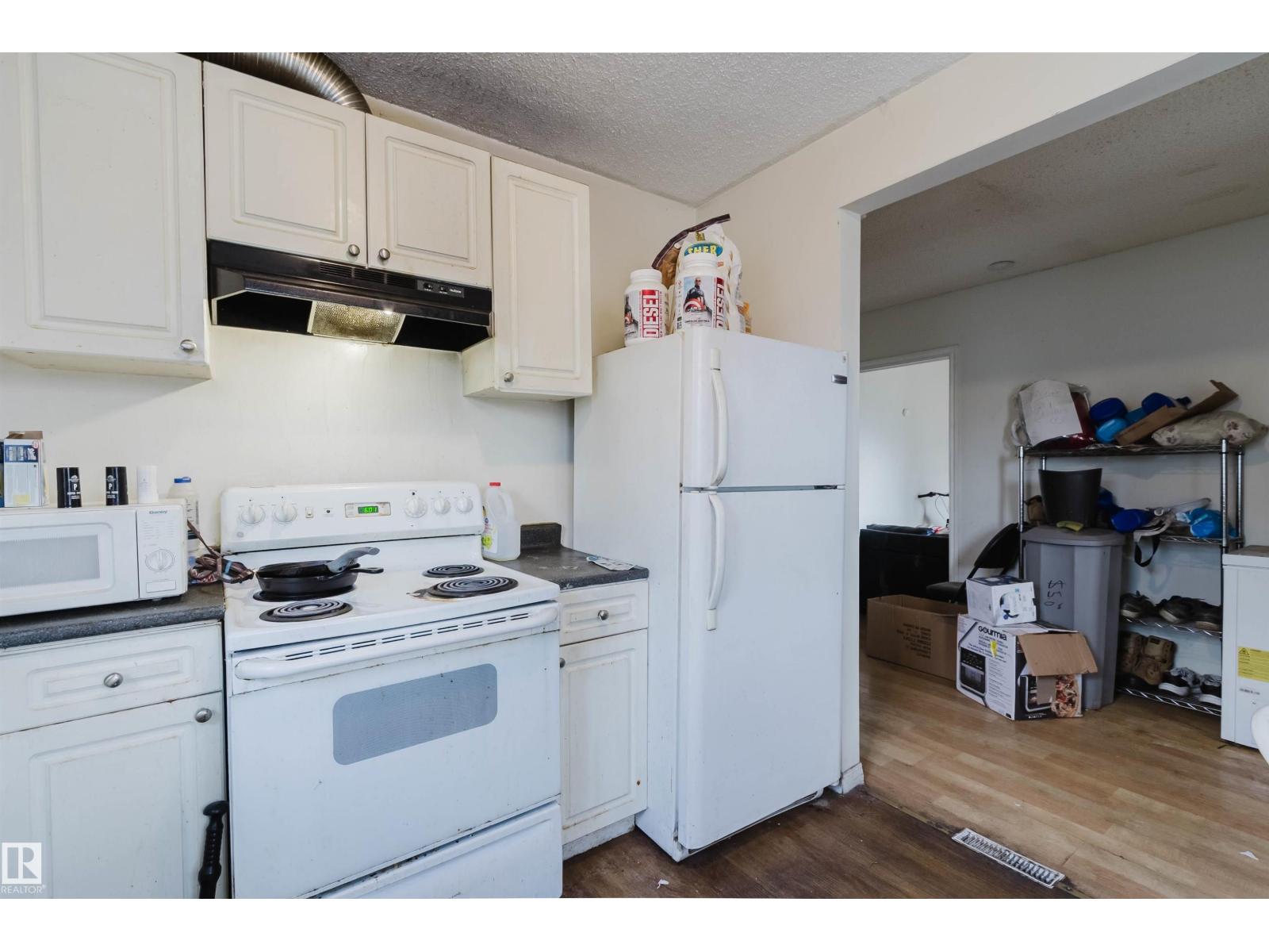12223 127 ST NW - 10