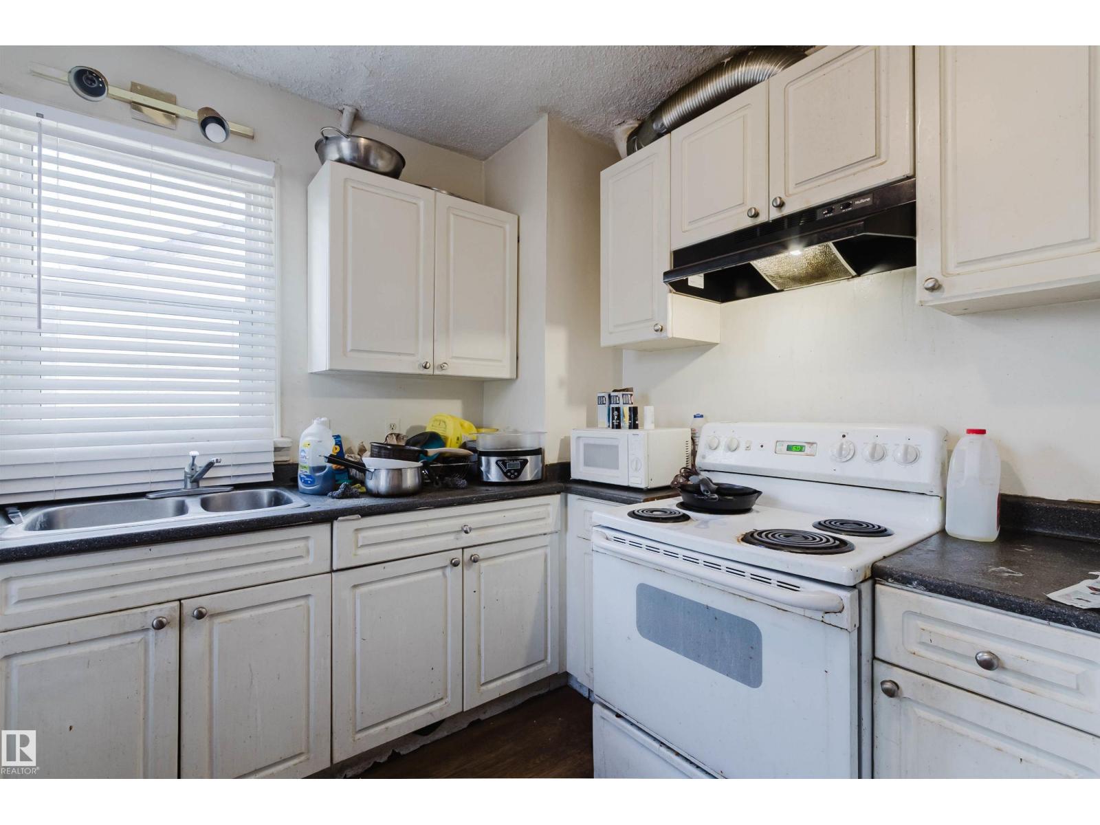 12223 127 ST NW - 8