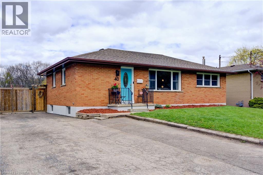 40 HICKERY Place, Brantford, Ontario, N3S3C8 — Photo 2
