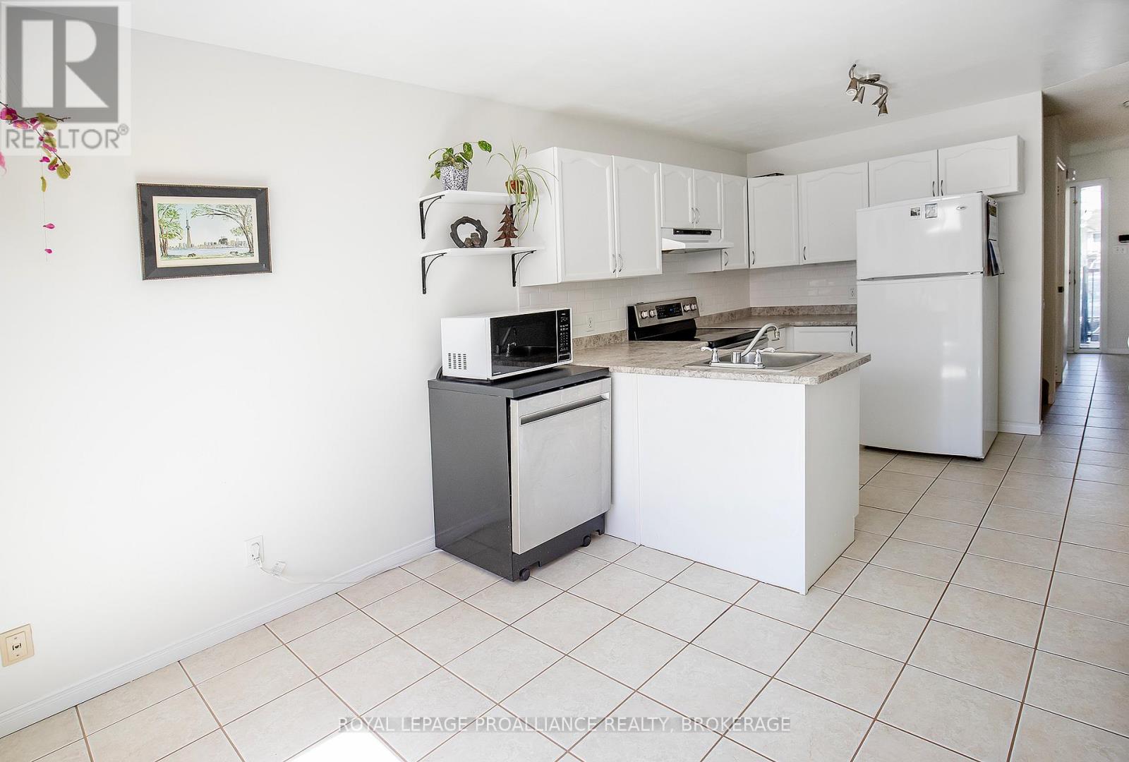 1258 BRACKENWOOD CRESCENT - 5