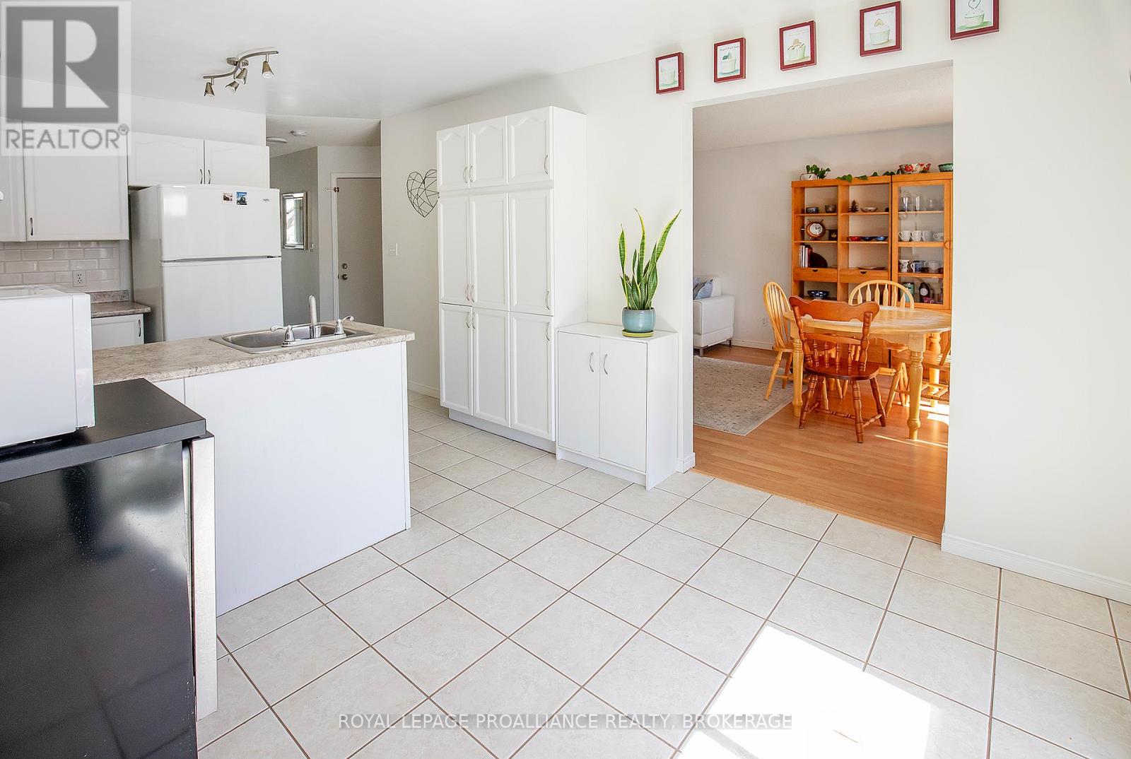 1258 BRACKENWOOD CRESCENT - 6