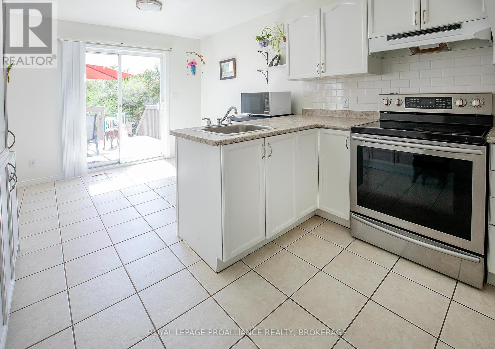 1258 BRACKENWOOD CRESCENT - 8