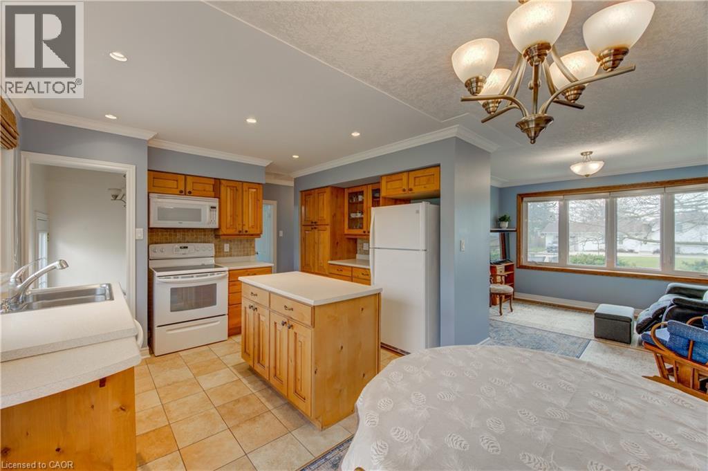 8 MARSHALL Avenue - 13