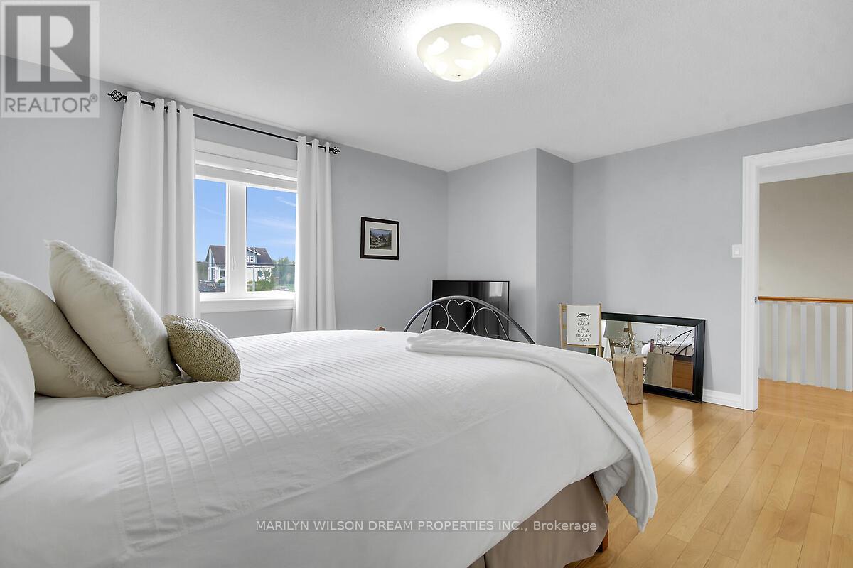 3276 BARLOW CRESCENT - 34