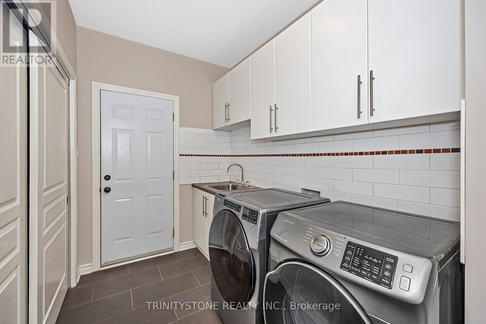 452 LANDSWOOD WAY - 33