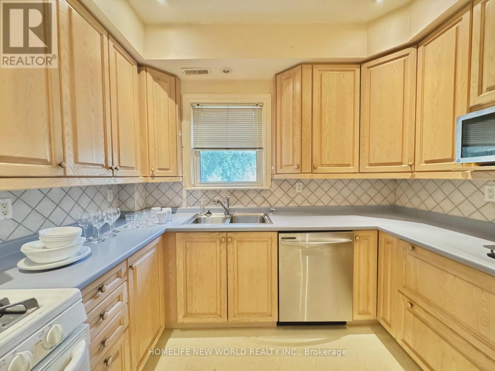 1563 BATHURST STREET - 8