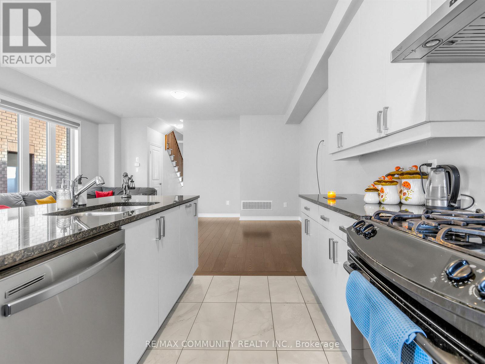 62 LITTLEWOOD DRIVE - 18