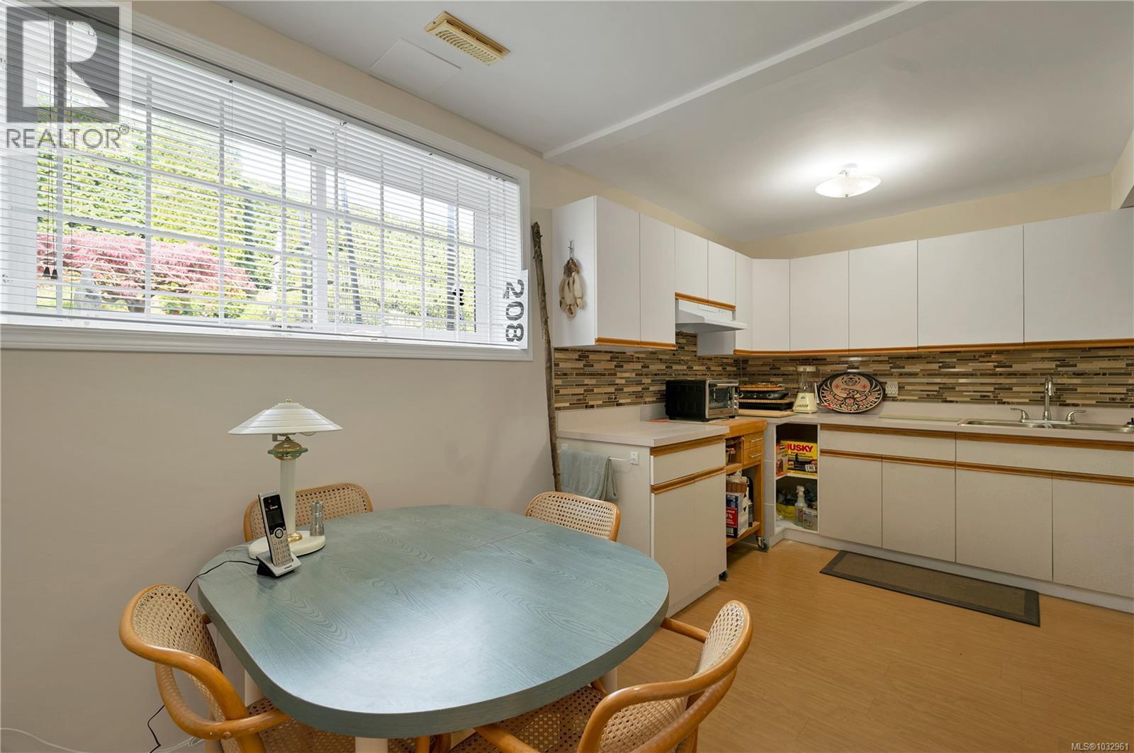 208 Alder St S - 20