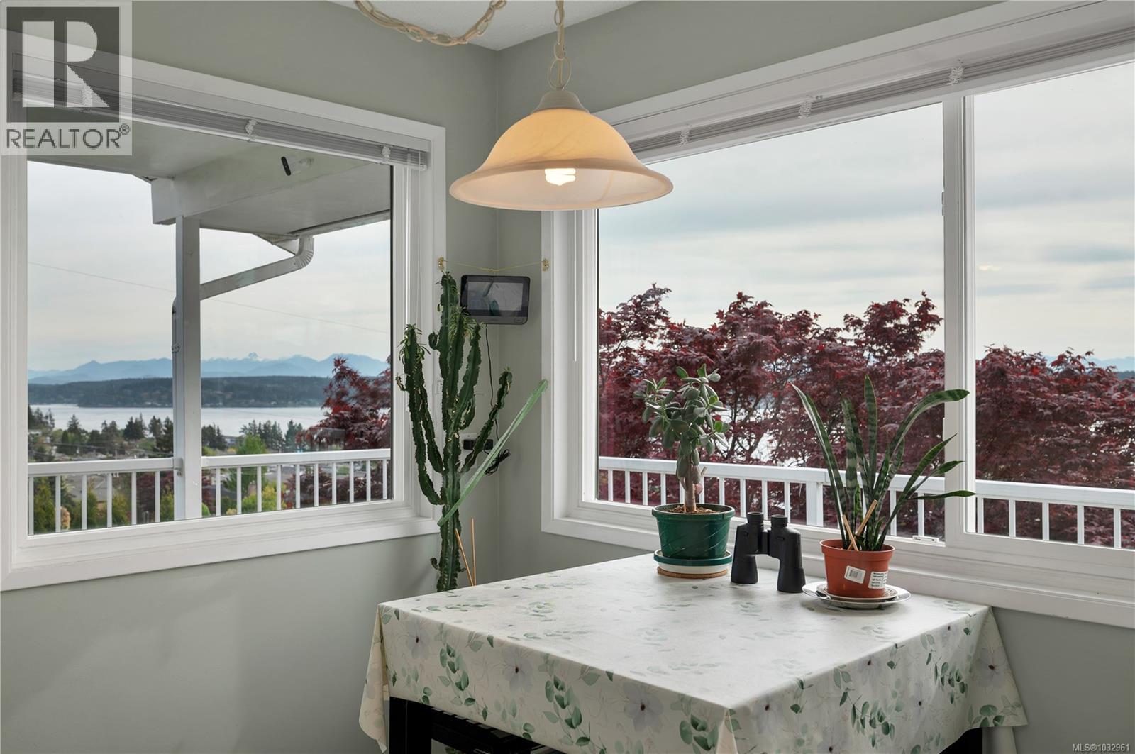 208 Alder St S - 6