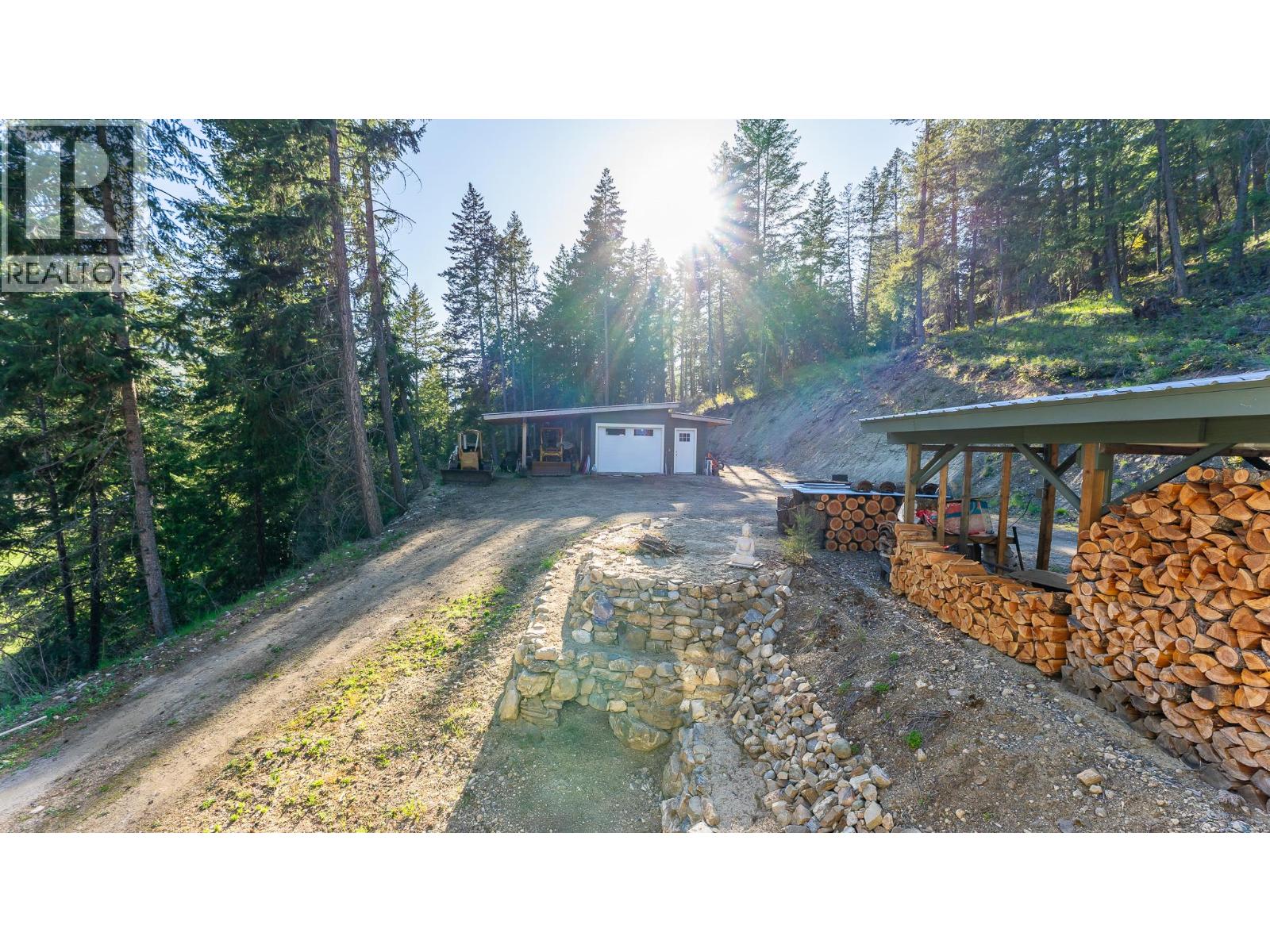  1771 Skimikin Road, Tappen