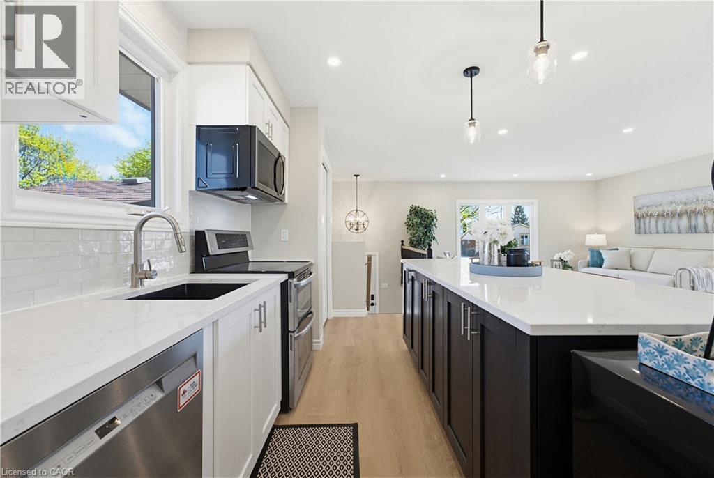 99 OAKHURST Crescent, Kitchener, Ontario, N2B3K2 — Photo 12