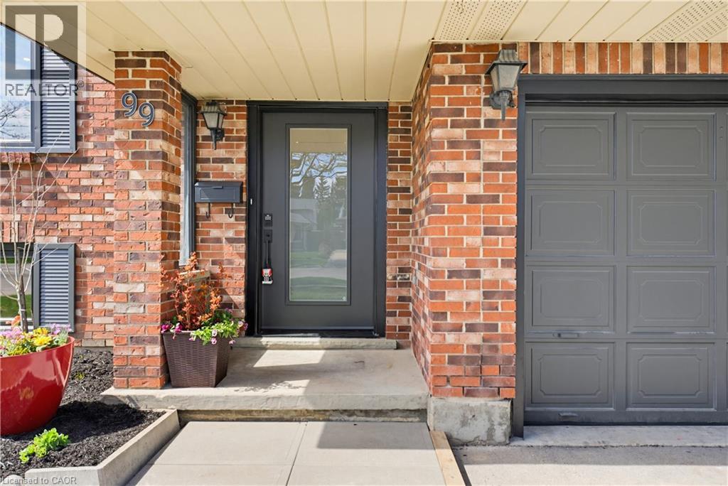 99 OAKHURST Crescent, Kitchener, Ontario, N2B3K2 — Photo 4