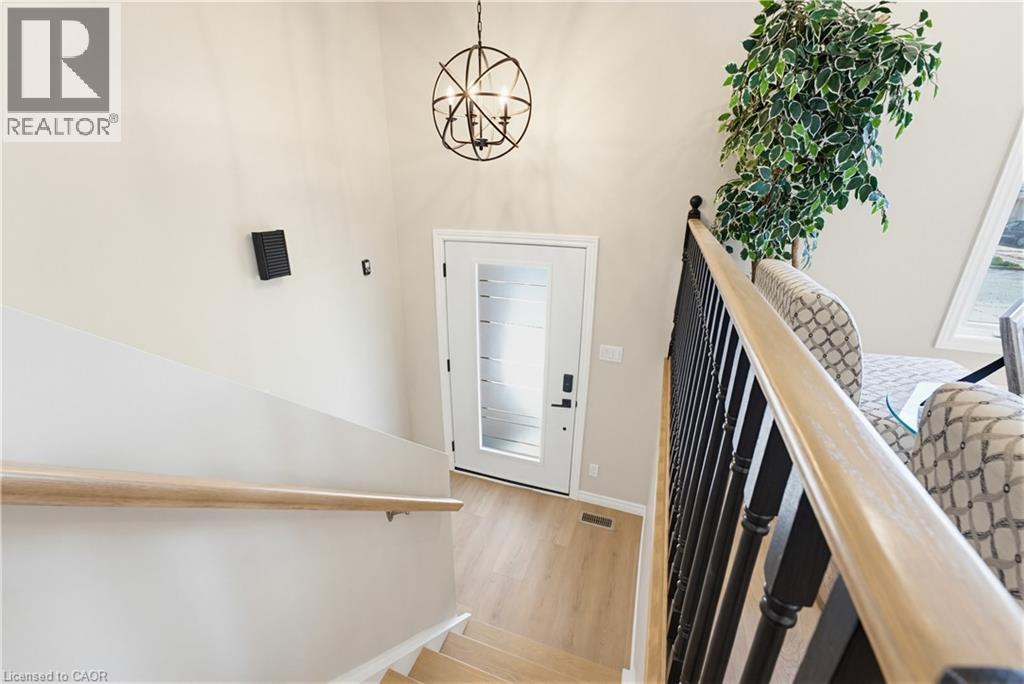 99 OAKHURST Crescent, Kitchener, Ontario, N2B3K2 — Photo 5
