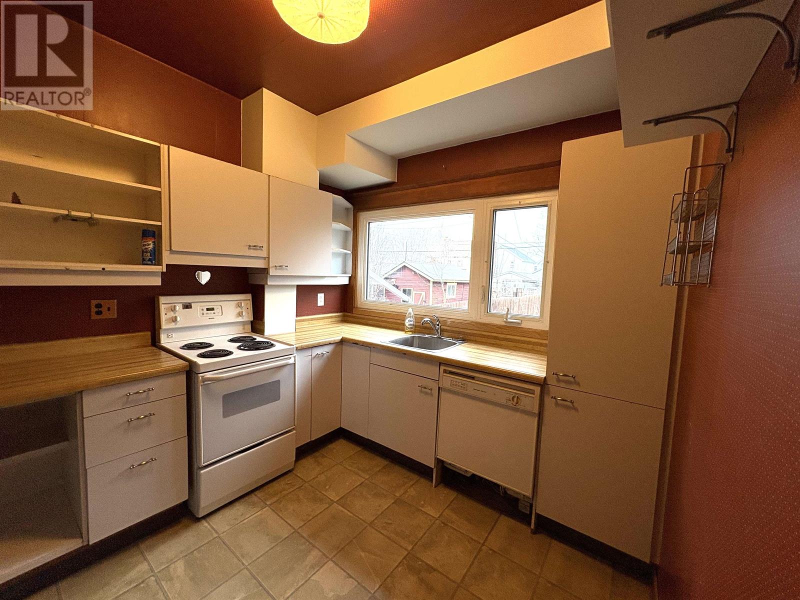 220 Franklin ST N, Thunder Bay, Ontario, P7C4H9 — Photo 6
