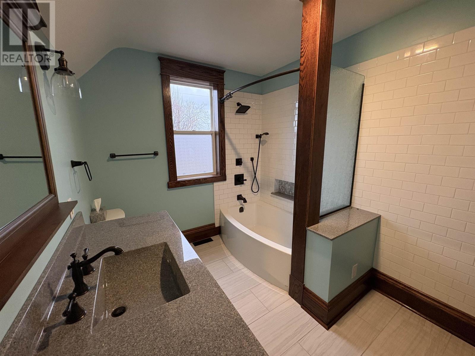 220 Franklin ST N, Thunder Bay, Ontario, P7C4H9 — Photo 7