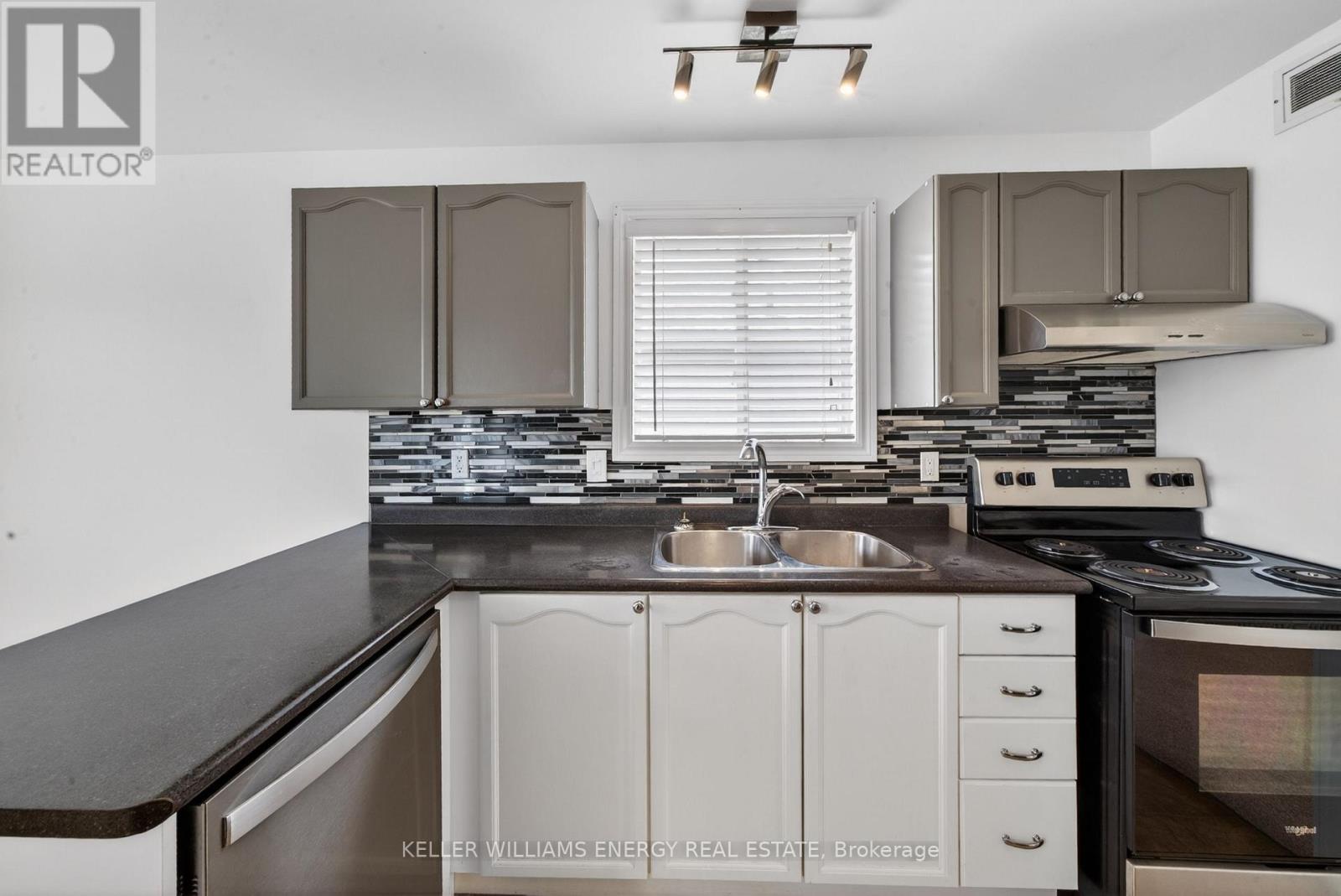 51 ELMDALE DRIVE - 22