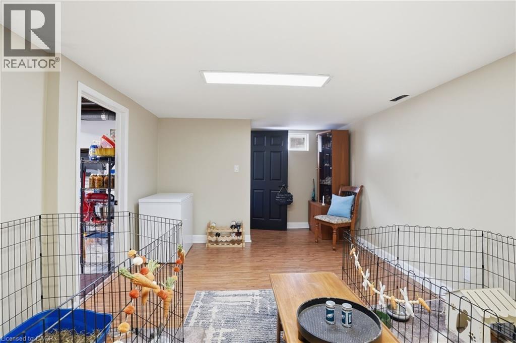 282 ROACH Avenue - 37