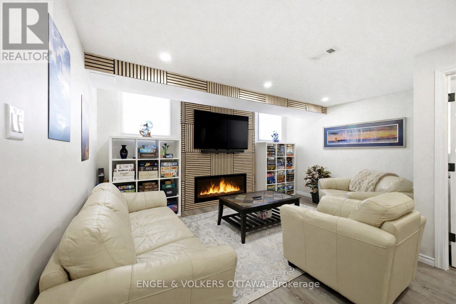 252 RUE DES SOLDATS RIENDEAU STREET - 36