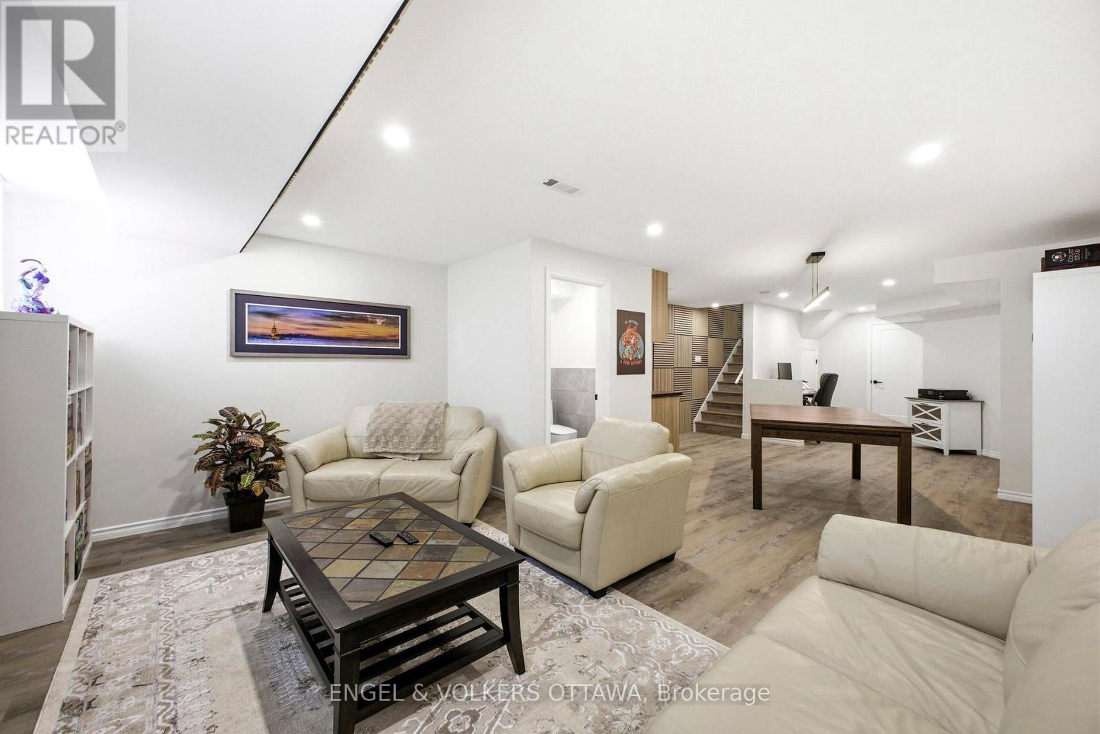252 RUE DES SOLDATS RIENDEAU STREET - 38